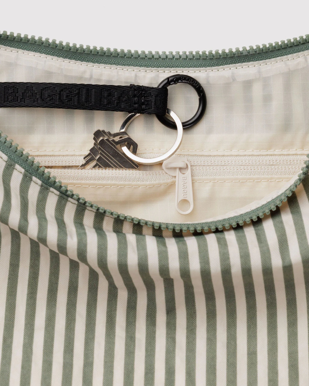 Baggu Medium Nylon Crescent Bag - Sage Green