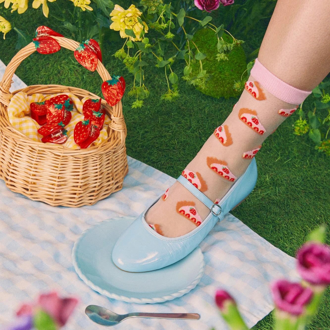 [Coucou Suzette] - Strawberry Tart Sheer Socks